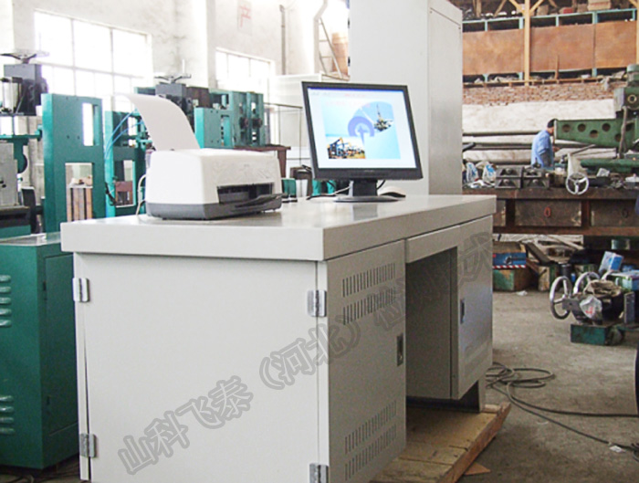 全自动油套管漏磁探伤机操控台.jpg 全自动油套管漏磁探伤机操控台.jpg