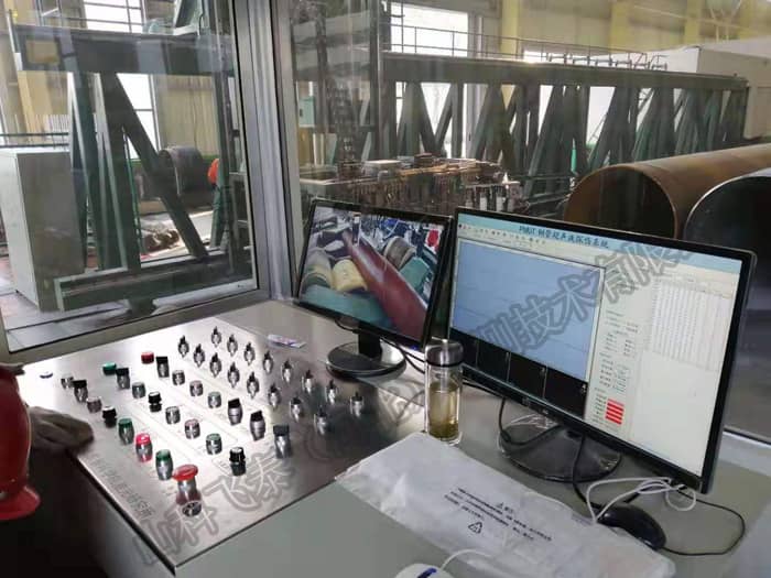 探伤设备操控台.jpg 探伤设备操控台.jpg